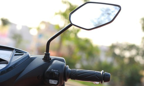 gương chiếu hậu xe máy