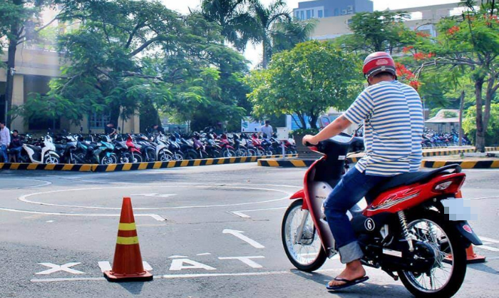 người nước ngoài thi bằng lái xe máy tại việt nam